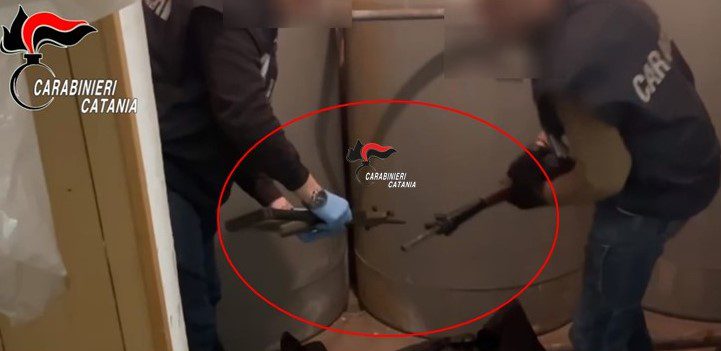 Catania, armi nascoste in un garage di San Cristoforo: arrestato un uomo di 54 anni