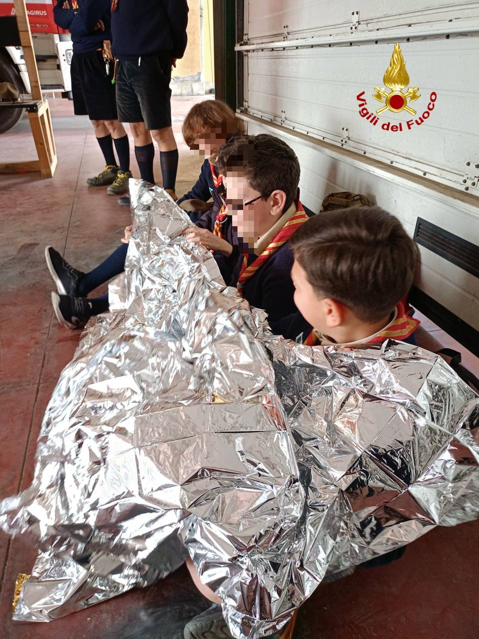 GLI SCOUT FSE PATERNÒ 7 INCONTRANO I VIGILI DEL FUOCO