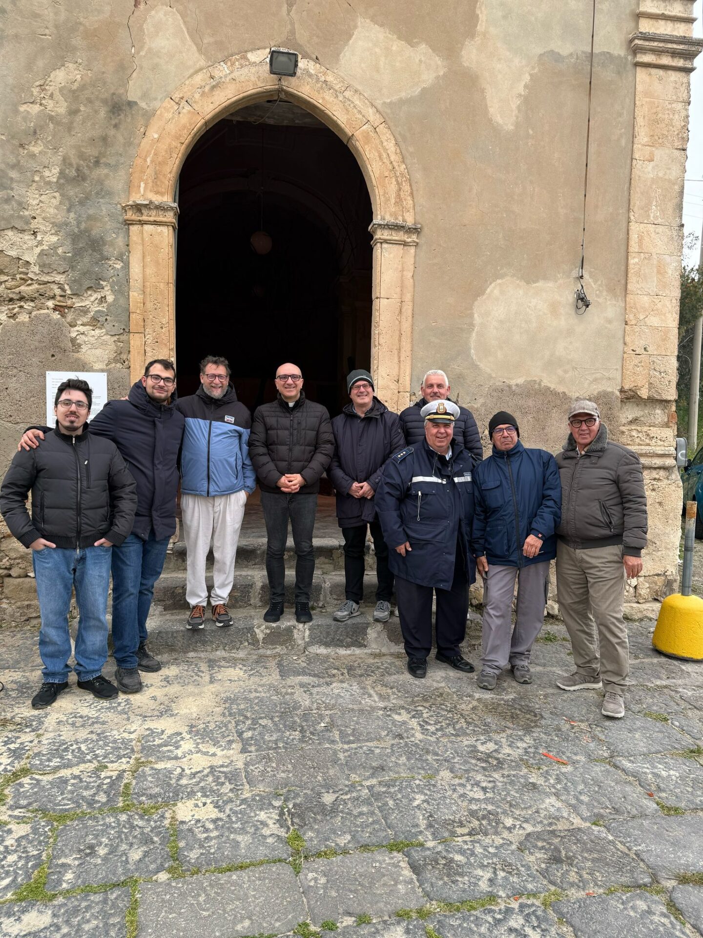 INAUGURATA A CENTURIPE L'INSTALLAZIONE "ESSENZA RADICATA": UN TRIBUTO ALLA MEMORIA E ALLA CRESCITA, REALIZZATA DA DUE GIOVANI PATERNESI