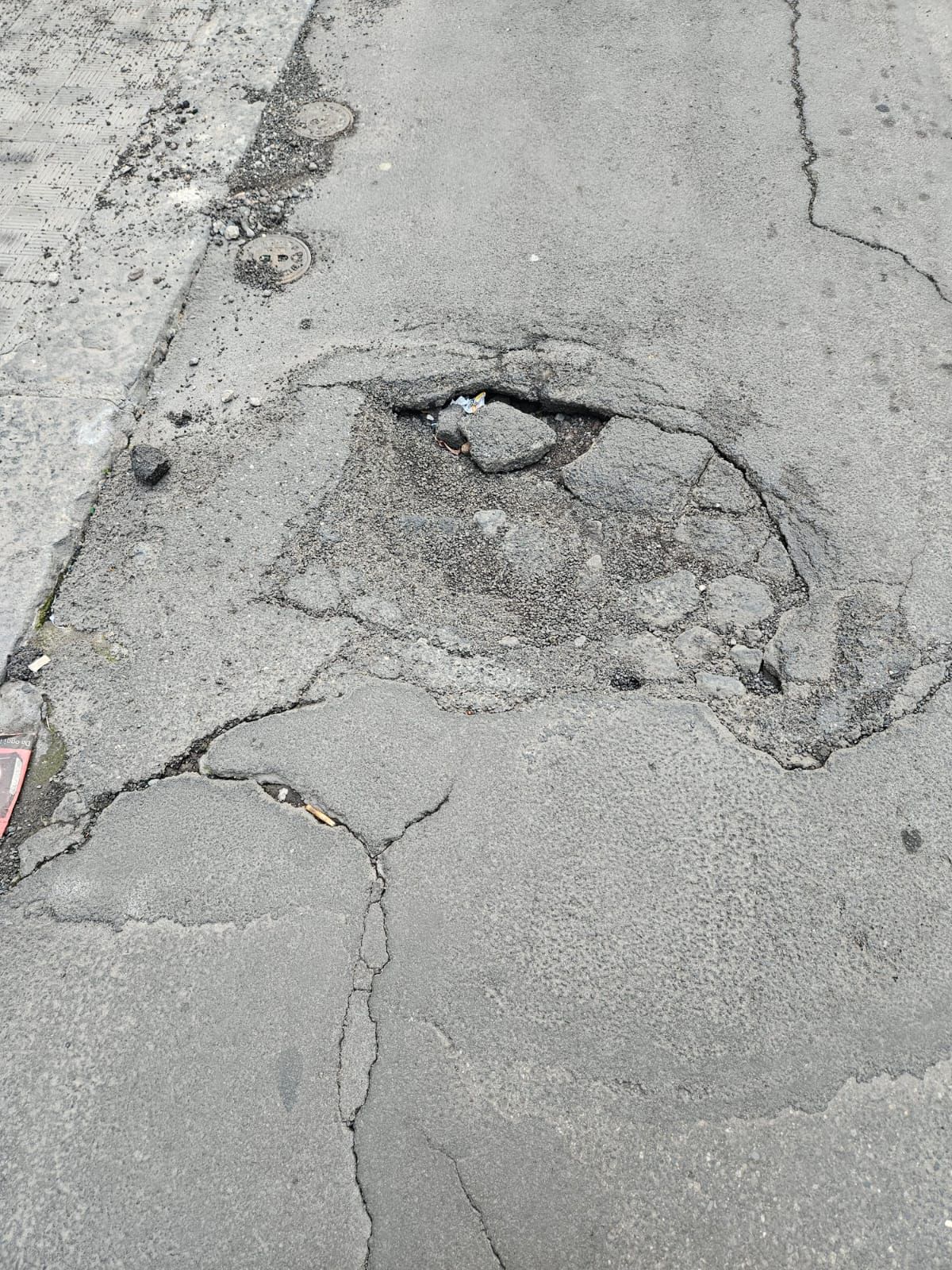 LO DICO A 95047: VIA CIRCUMVALLAZIONE, BUCHE RIPARATE MALE E DISAGI CONTINUI, LA DENUNCIA DEI CITTADINI