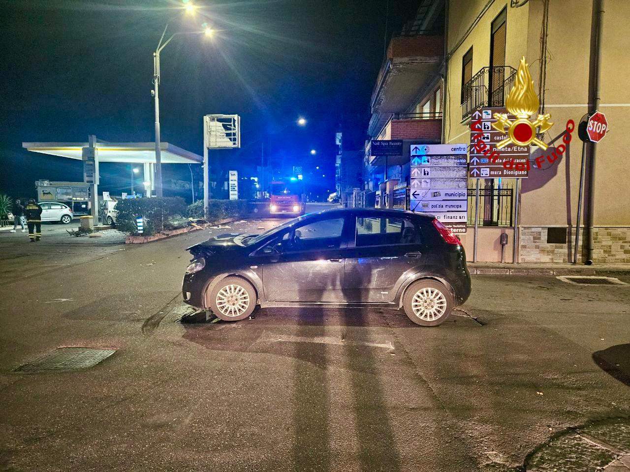 ADRANO: SCONTRO FRA DUE AUTO, 4 FERITI