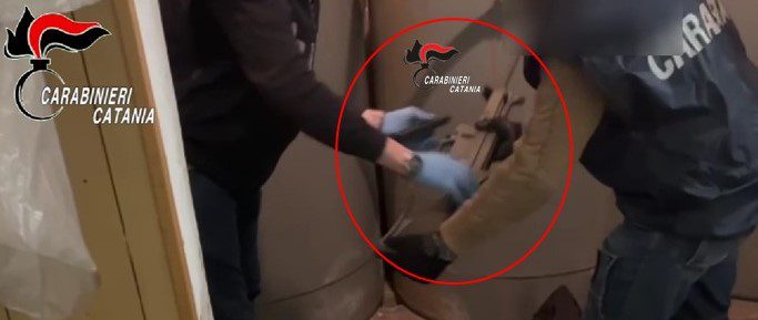 Catania, armi nascoste in un garage di San Cristoforo: arrestato un uomo di 54 anni