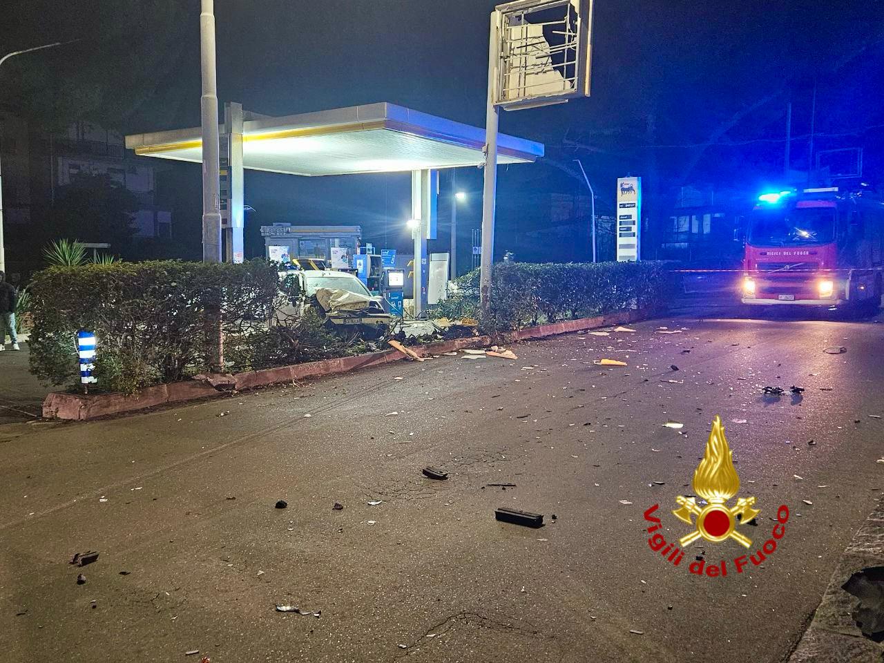 ADRANO: SCONTRO FRA DUE AUTO, 4 FERITI