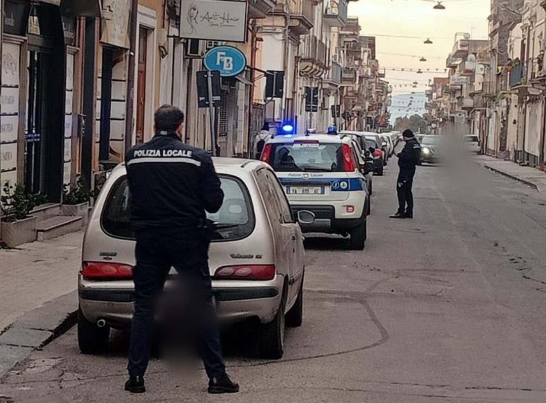 PATERNÒ: SPAZZAMENTO MECCANICO DELLE STRADE URBANE, 30 MULTE E 8 RIMOZIONI. GIOVEDÌ NUOVO INTERVENTO