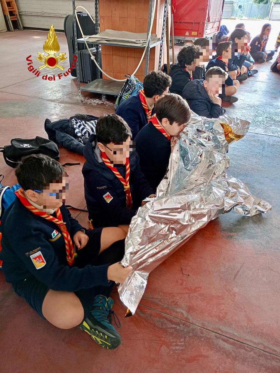 GLI SCOUT FSE PATERNÒ 7 INCONTRANO I VIGILI DEL FUOCO