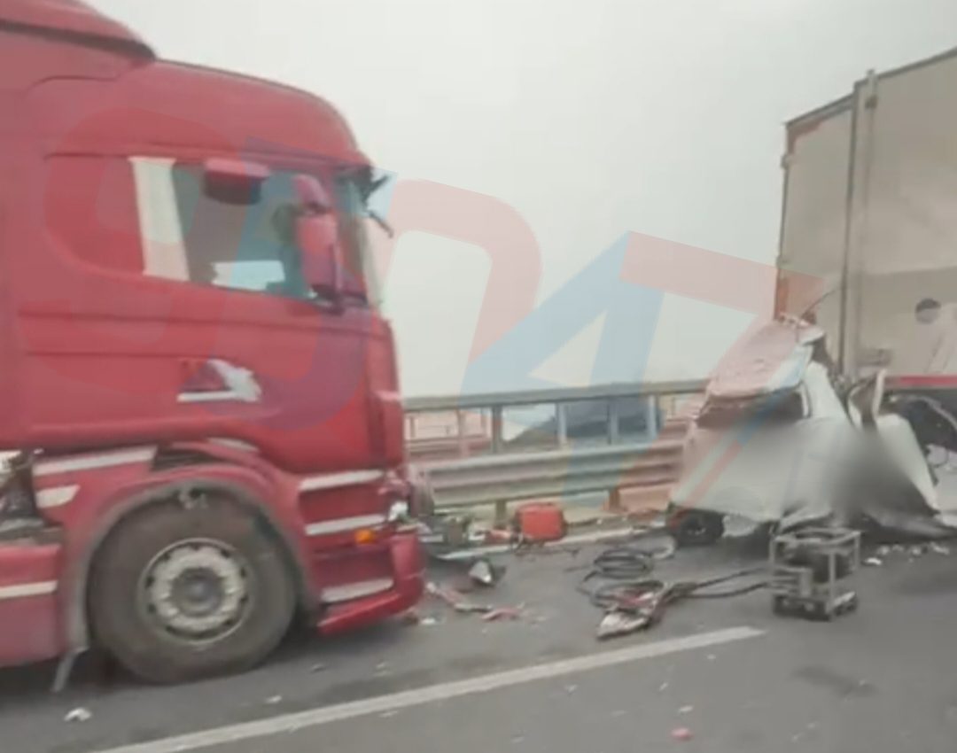 TRAGEDIA SULLA CATANIA-SIRACUSA: 24ENNE DI BELPASSO PERDE LA VITA SCHIACCIATA SOTTO UN CAMION