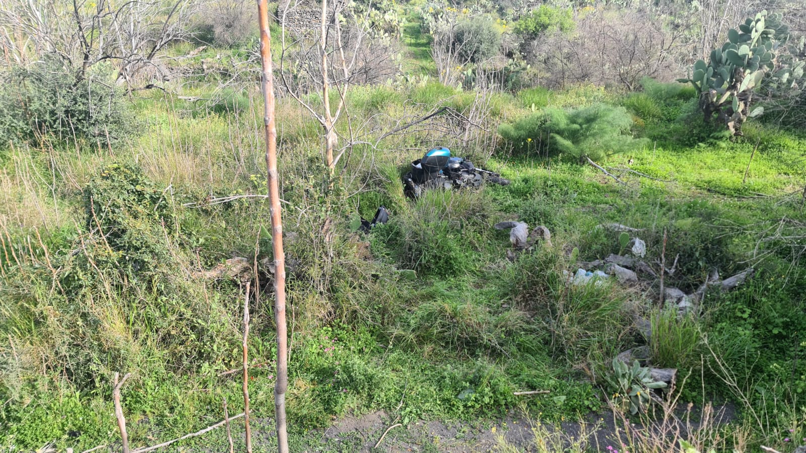 GRAVE INCIDENTE SULLA PATERNÒ-RAGALNA (SP 57): MOTO FINISCE IN UNA SCARPATA, FERITO 29ENNE PATERNESE