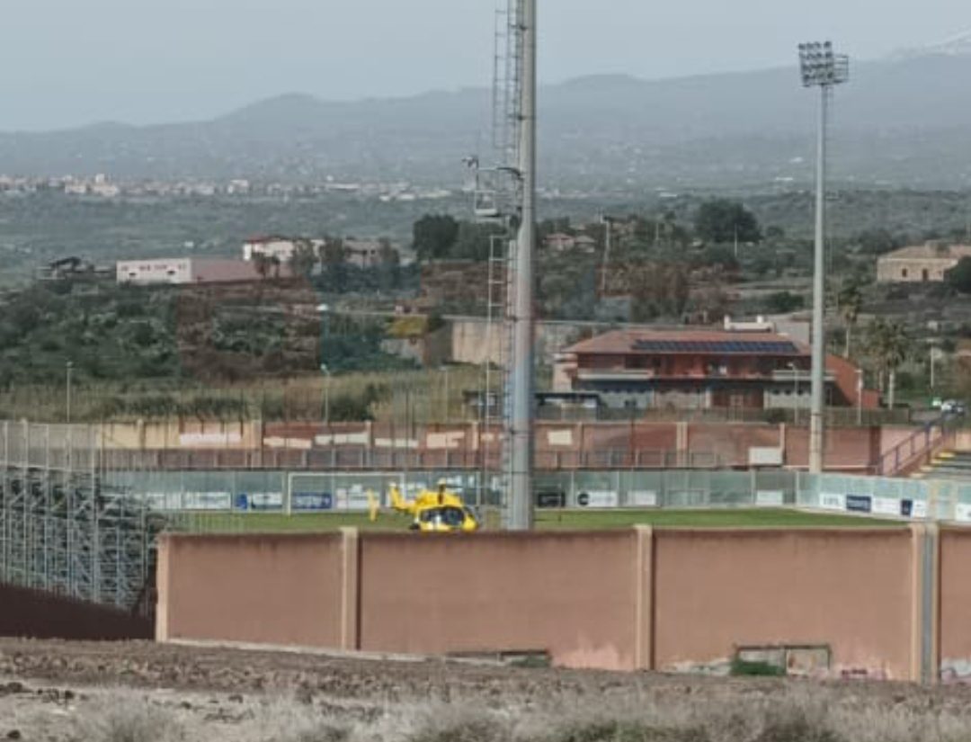 PATERNO': TRE RAGAZZE INVESTITE ALL’USCITA DI SCUOLA. UNA È IN GRAVI CONDIZIONI, TRASPORTATA IN ELISOCCORSO AL CANNIZZARO IN CODICE ROSSO