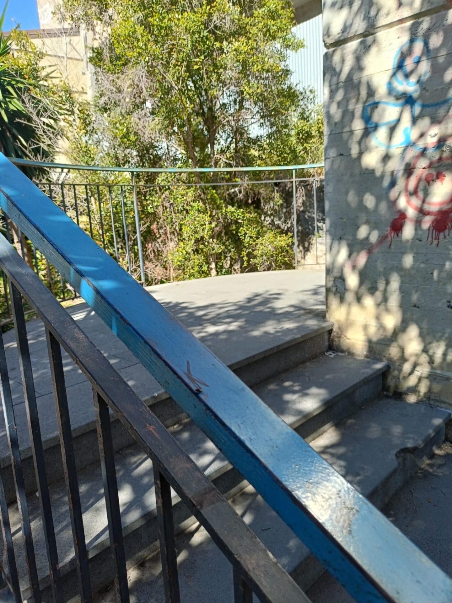 PATERNÒ, DEGRADO IN PIAZZA ALDO MORO: LA SEGNALAZIONE DI UN CITTADINO