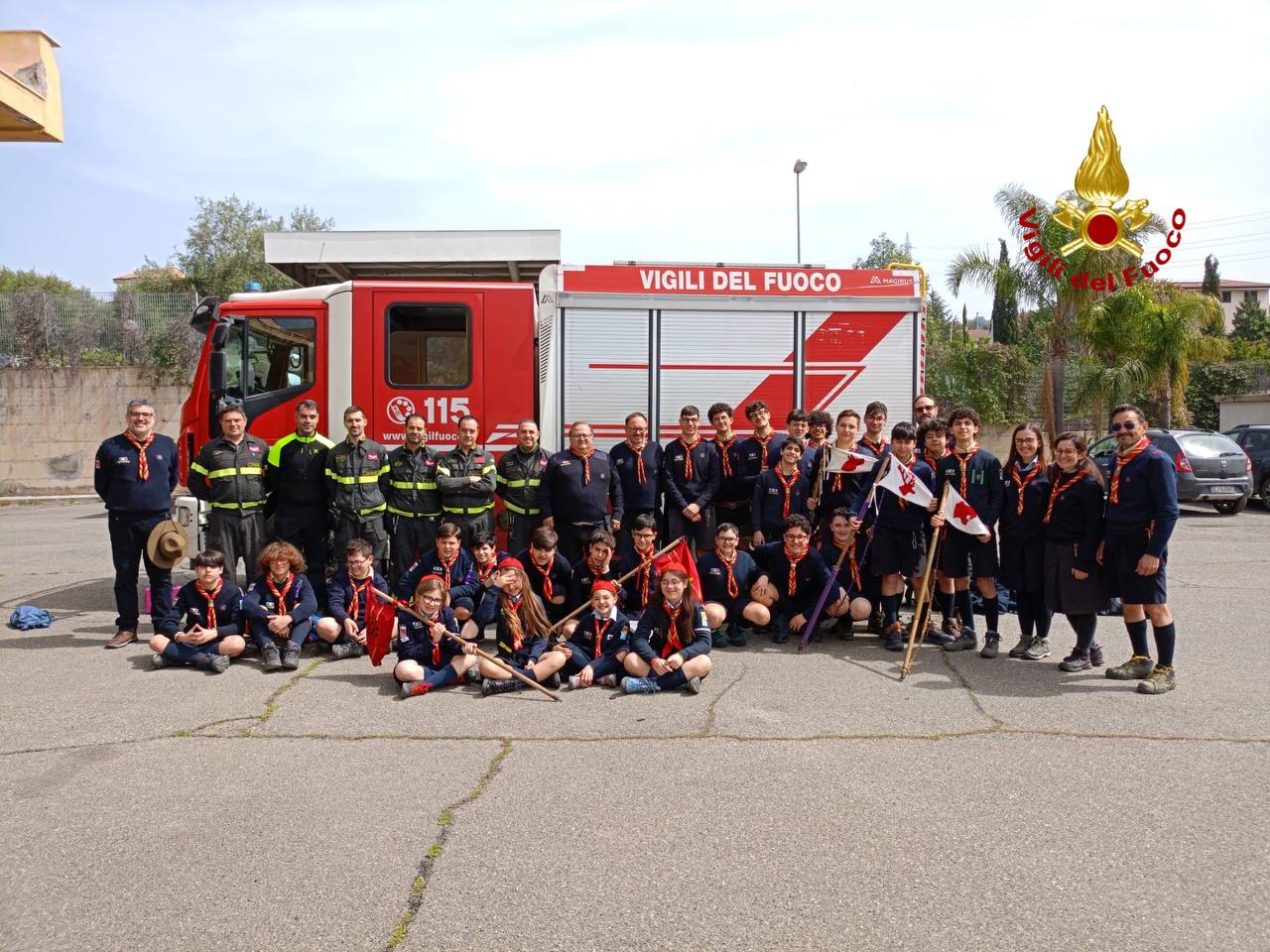 GLI SCOUT FSE PATERNÒ 7 INCONTRANO I VIGILI DEL FUOCO