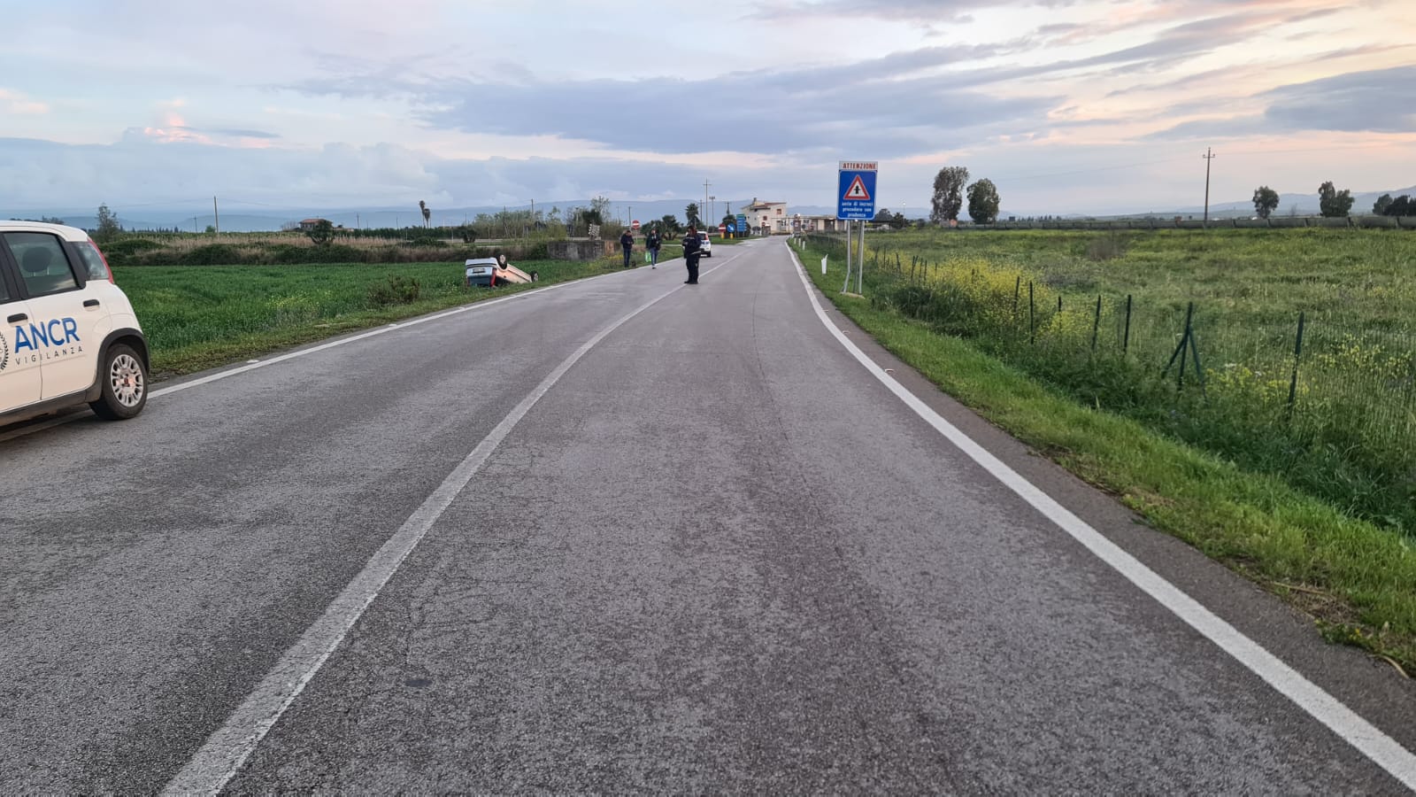 PATERNÒ, INCIDENTE AL BIVIO IANNARELLO: AUTO RIBALTATA, SOCCORSI SUL POSTO