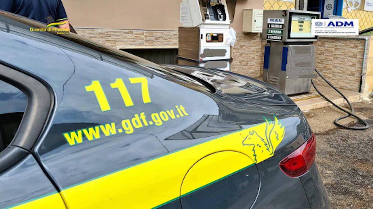 SIRACUSA, SCOPERTO GASOLIO ADULTERATO IN 3 DISTRIBUTORI: SEQUESTRATI 21.000 LITRI, MOTORI A RISCHIO - 
