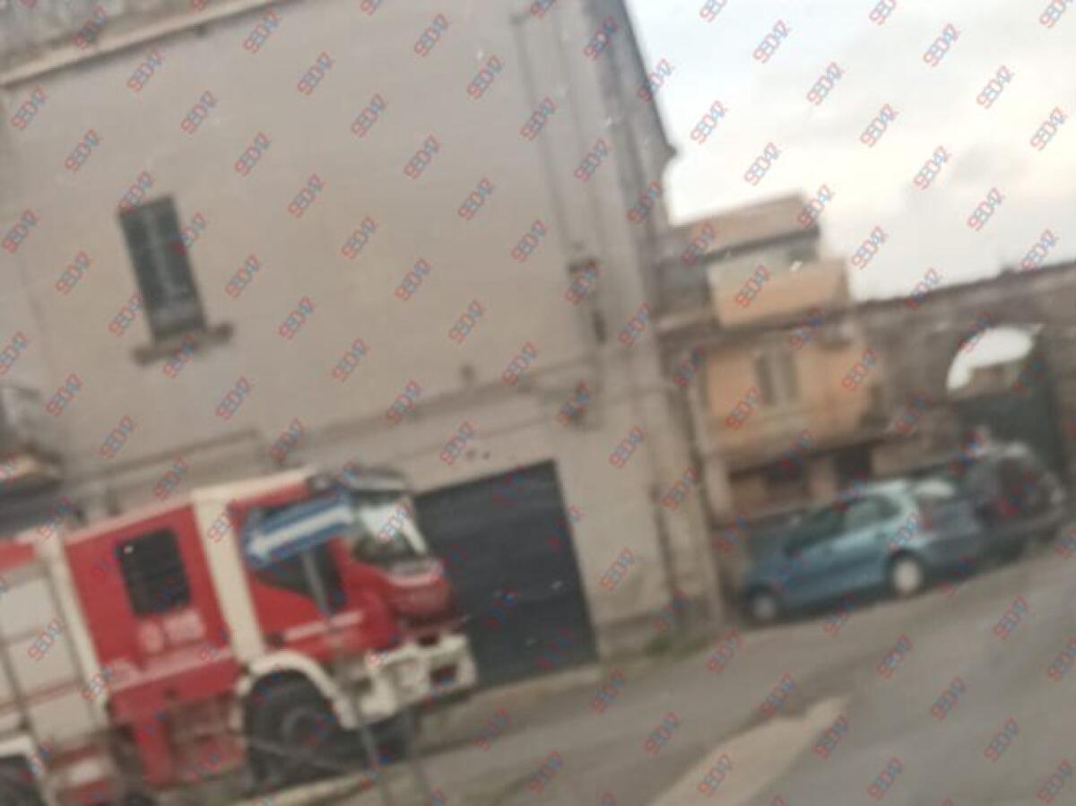 PATERNÒ, FUGA DI GAS IN VIA GAUDIO: INTERVENGONO I VIGILI DEL FUOCO ED I TECNICI - 