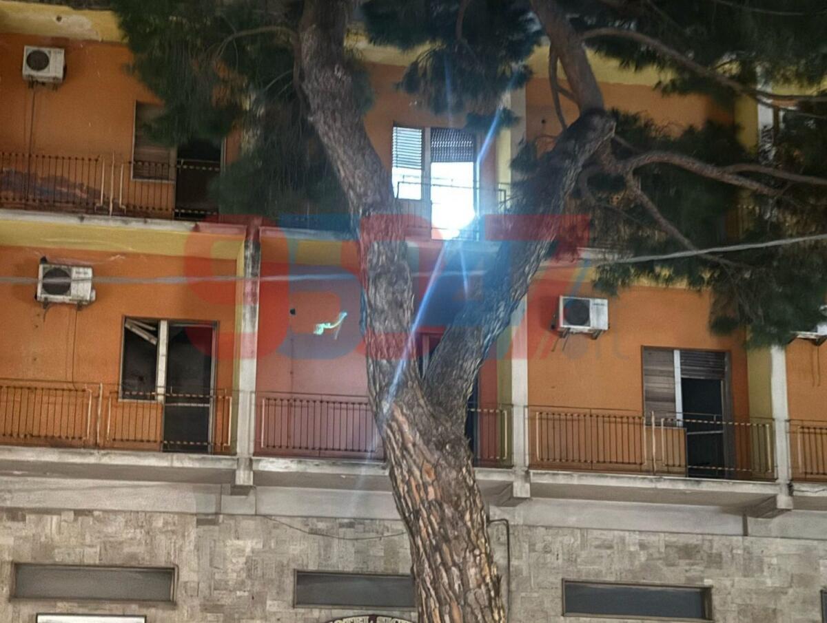 PATERNÒ, EX ALBERGO SICILIA: LA SOCIETÀ RINUNCIA ALL'ACQUISTO (SANZIONE DI 42 MILA EURO) E TORNA IL DEGRADO CON NUOVE OCCUPAZIONI ABUSIVE - 