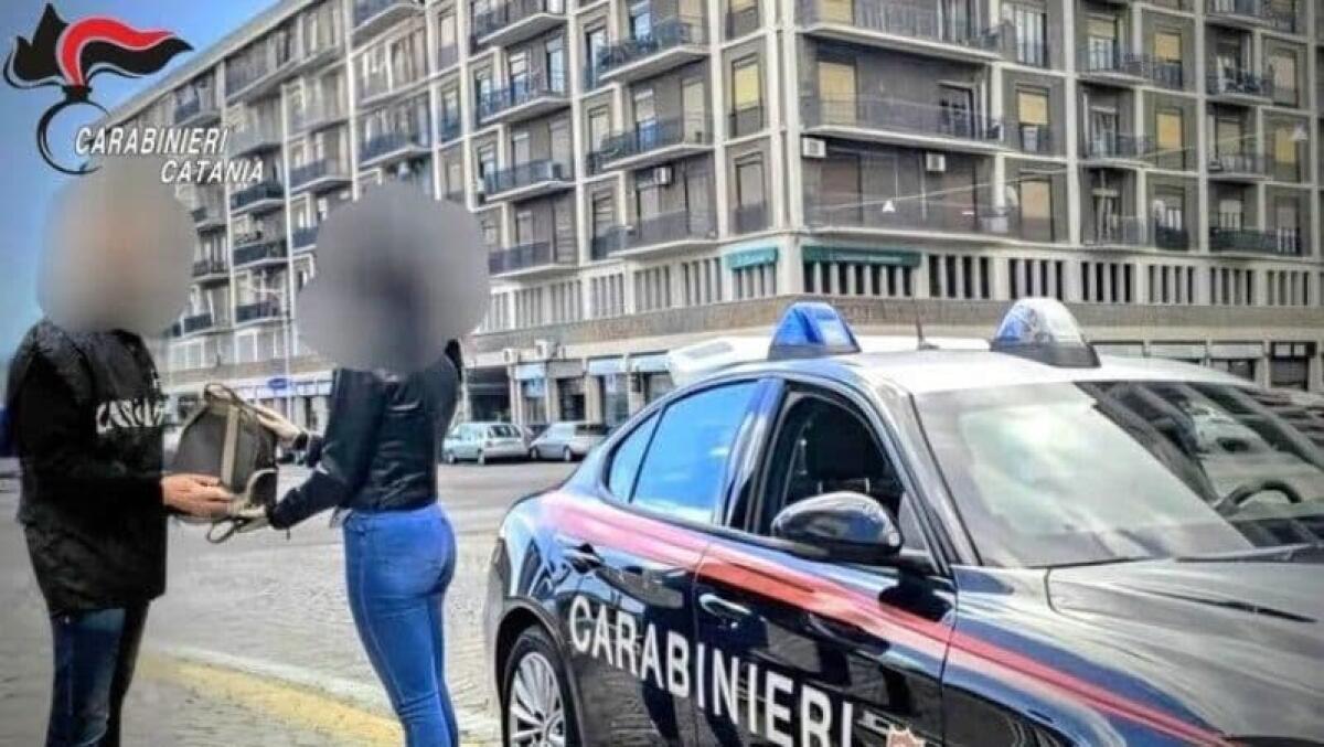 SCIPPANO LO ZAINO A UNA STUDENTESSA IN CENTRO STORICO: UN ARRESTATO E UN DENUNCIATO - 