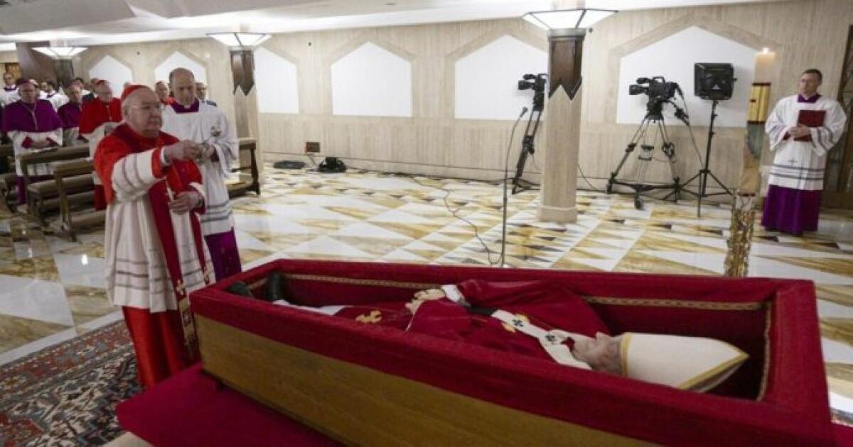 OLTRE 250MILA FEDELI HANNO RESO OMAGGIO A PAPA FRANCESCO: CHIUSA LA BARA, DOMANI I FUNERALI ALLE 10 - 