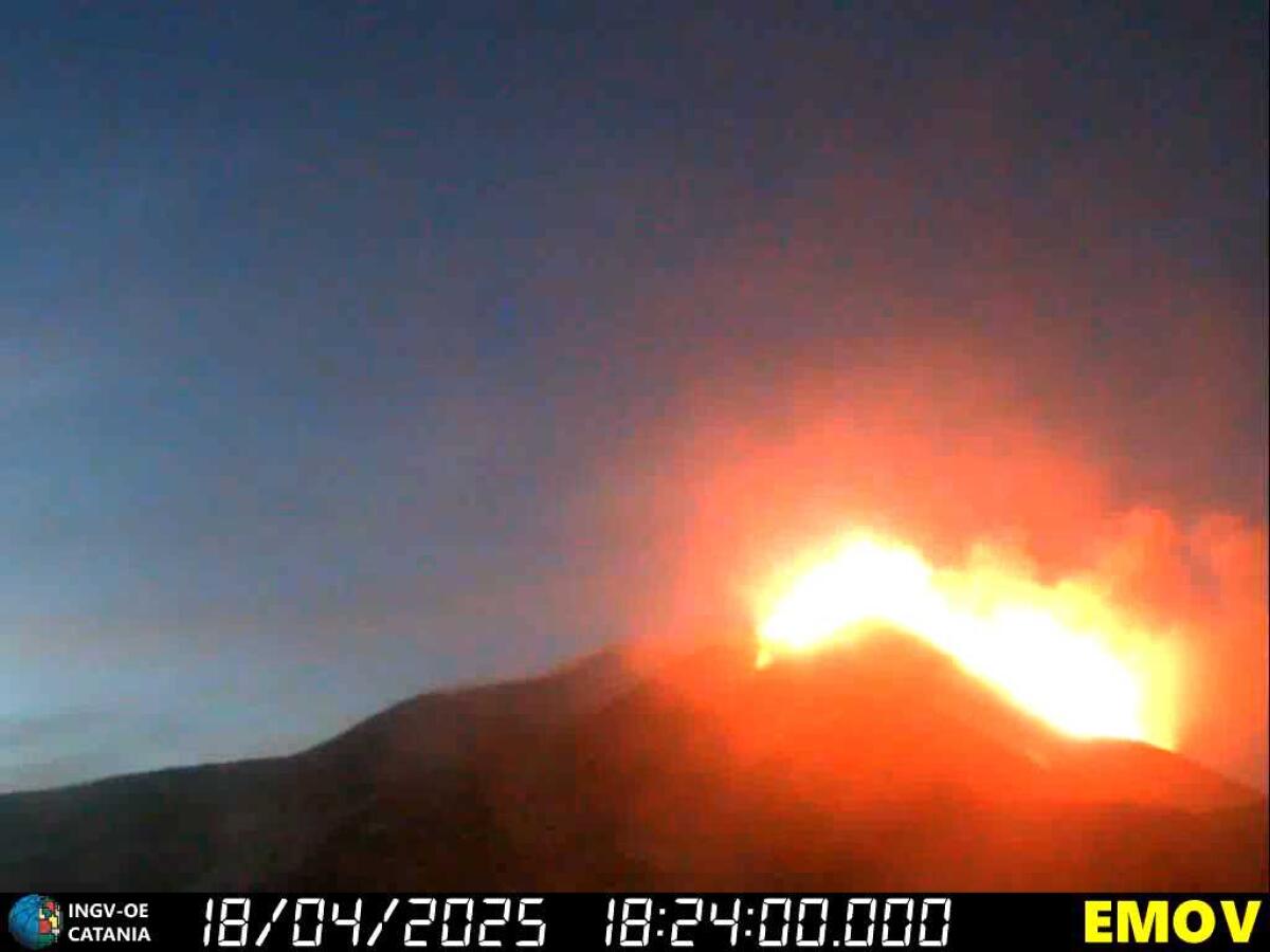 ETNA: RIPRENDE L’ATTIVITÀ STROMBOLIANA FONTANE DI LAVA E TREMORI SOTTO IL CRATERE SUD-EST - 