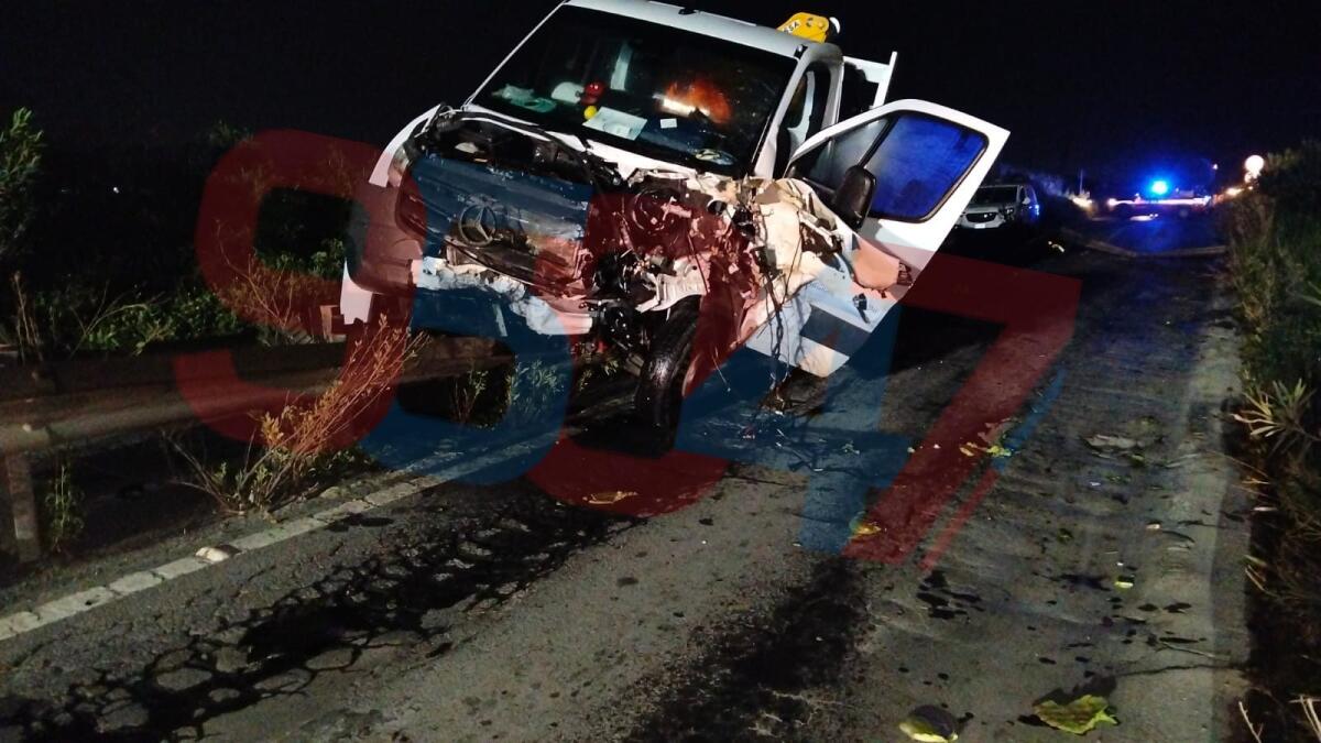 VALCORRENTE, GRAVE INCIDENTE NEI PRESSI DELL’EX PASSAGGIO A LIVELLO: FURGONE CONTRO IL GUARDRAIL, ILLESO IL CONDUCENTE - 