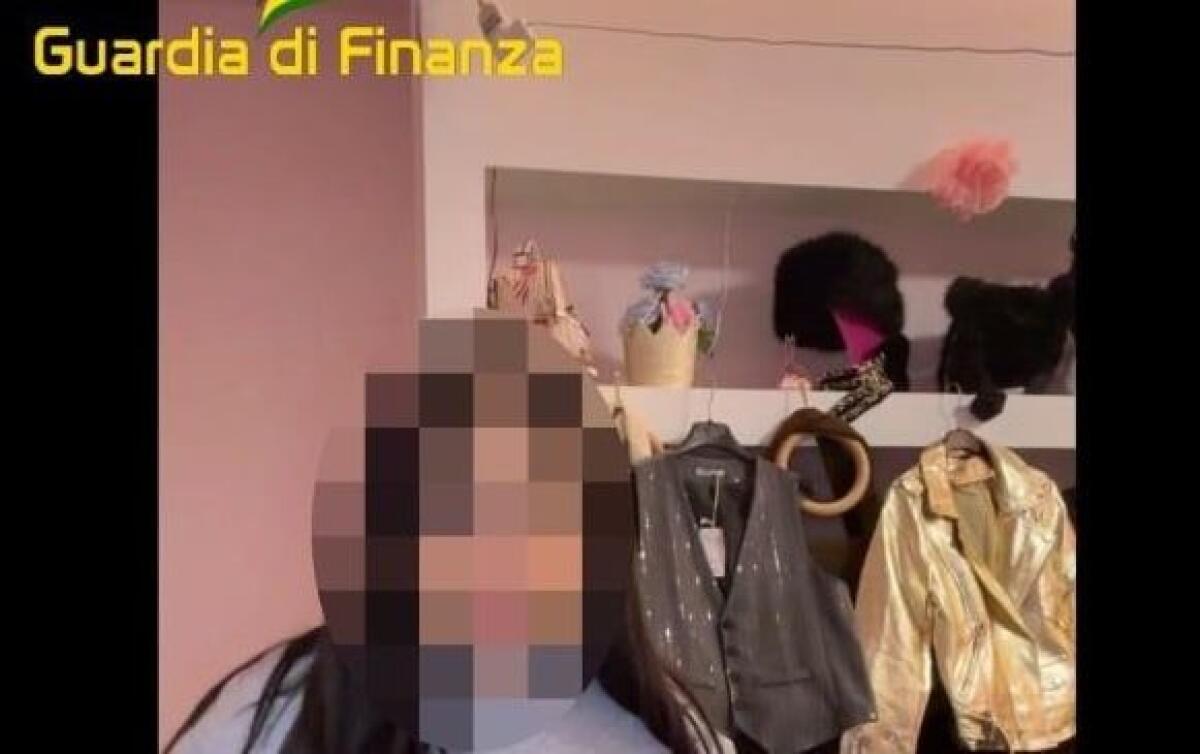 CALTANISSETTA. VENDEVANO PRODOTTI CONTRAFFATTI ATTRAVERSO DIRETTE SOCIAL: SEQUESTRI PER 50.000 EURO - 