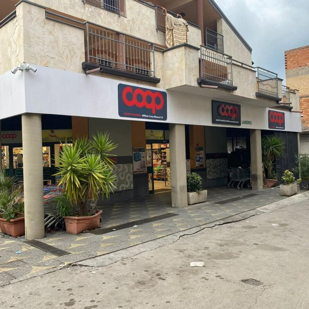 SERATA DI PAURA IERI A PATERNÒ: DUE RAPINE A DISTANZA RAVVICINATA, RAPINA ARMATA IN SUPERMERCATO DOPO IL COLPO AL NEGOZIO CINESE - 