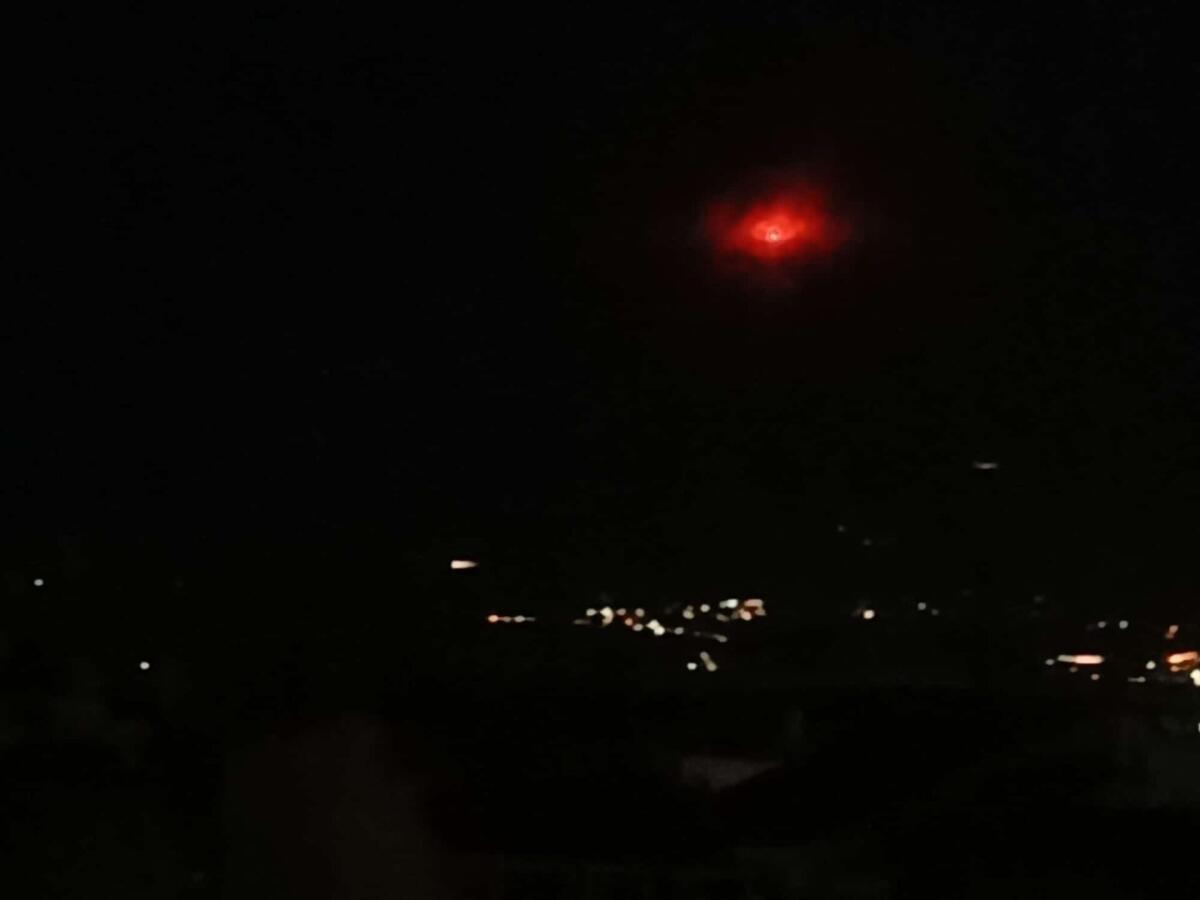 L’ETNA TORNA A FARSI SENTIRE: TREMORE VULCANICO A LIVELLI ELEVATI, BAGLIORI VISIBILI DAL NOSTRO COMPRENSORIO - 