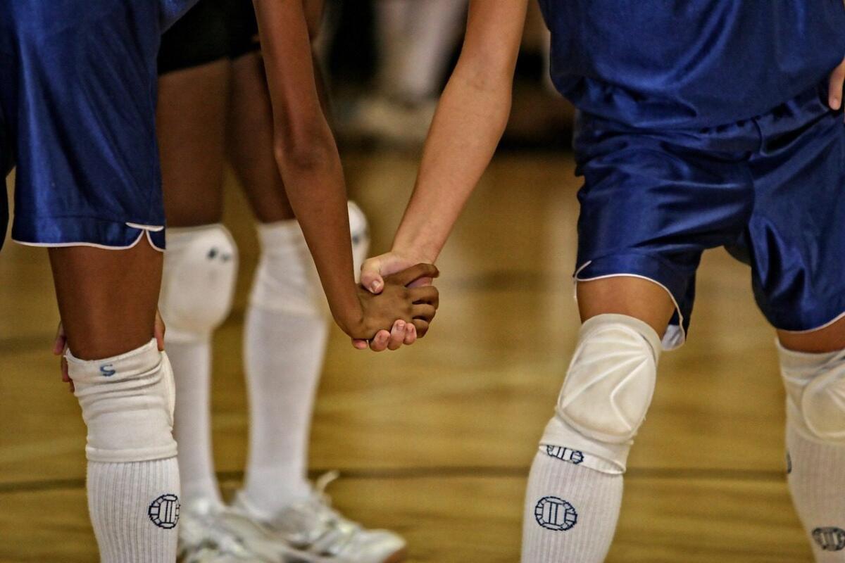 ALLENATORE SICILIANO DI PALLAVOLO ARRESTATO PER ABUSI SU ATLETE MINORENNI A BOLOGNA - 