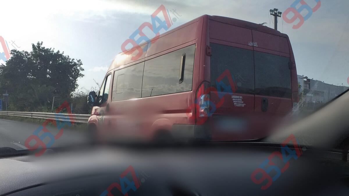 SUPERSTRADA 121, VEICOLO IN PANNE PROVOCA RALLENTAMENTI - 