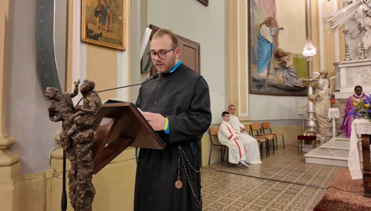 TRA FEDE E SERVIZIO: LA MISERICORDIA DI PATERNÒ CELEBRA 33 ANNI ACCOGLIENDO 7 NUOVI CONFRATELLI E CONSORELLE CHE HANNO INDOSSATO LA VESTE STORICA. - 