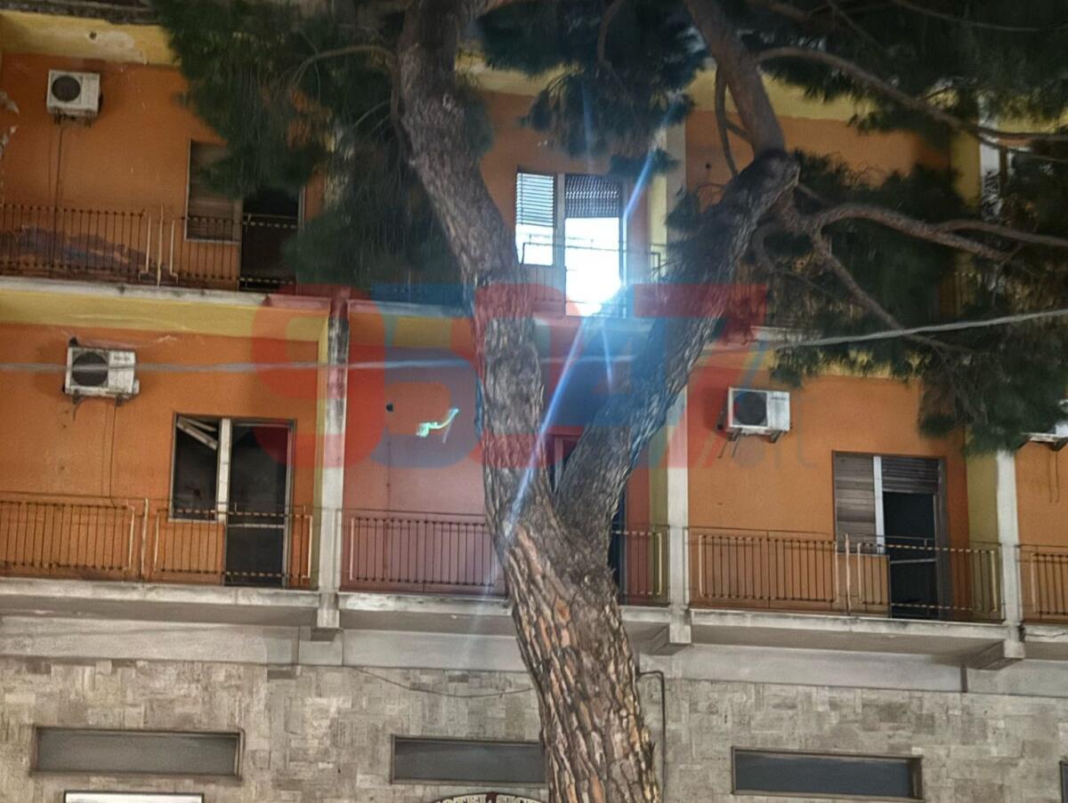 PATERNÒ: OCCUPATO DI NUOVO L'ALBERGO SICILIA, UN RIFUGIO CONTRO IL FREDDO - 