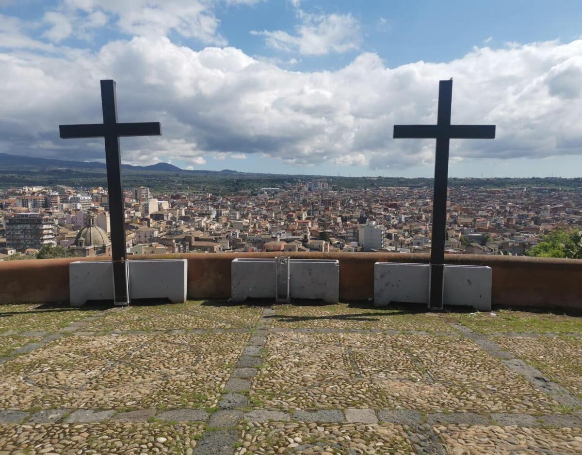 ATTACCO SACRILEGO A PATERNO': RIPRISTINATE LE CROCI GRAZIE ALL'INTERVENTO TEMPESTIVO DEL COMUNE. I CARABINIERI INDAGANO SULL'EPISODIO - 