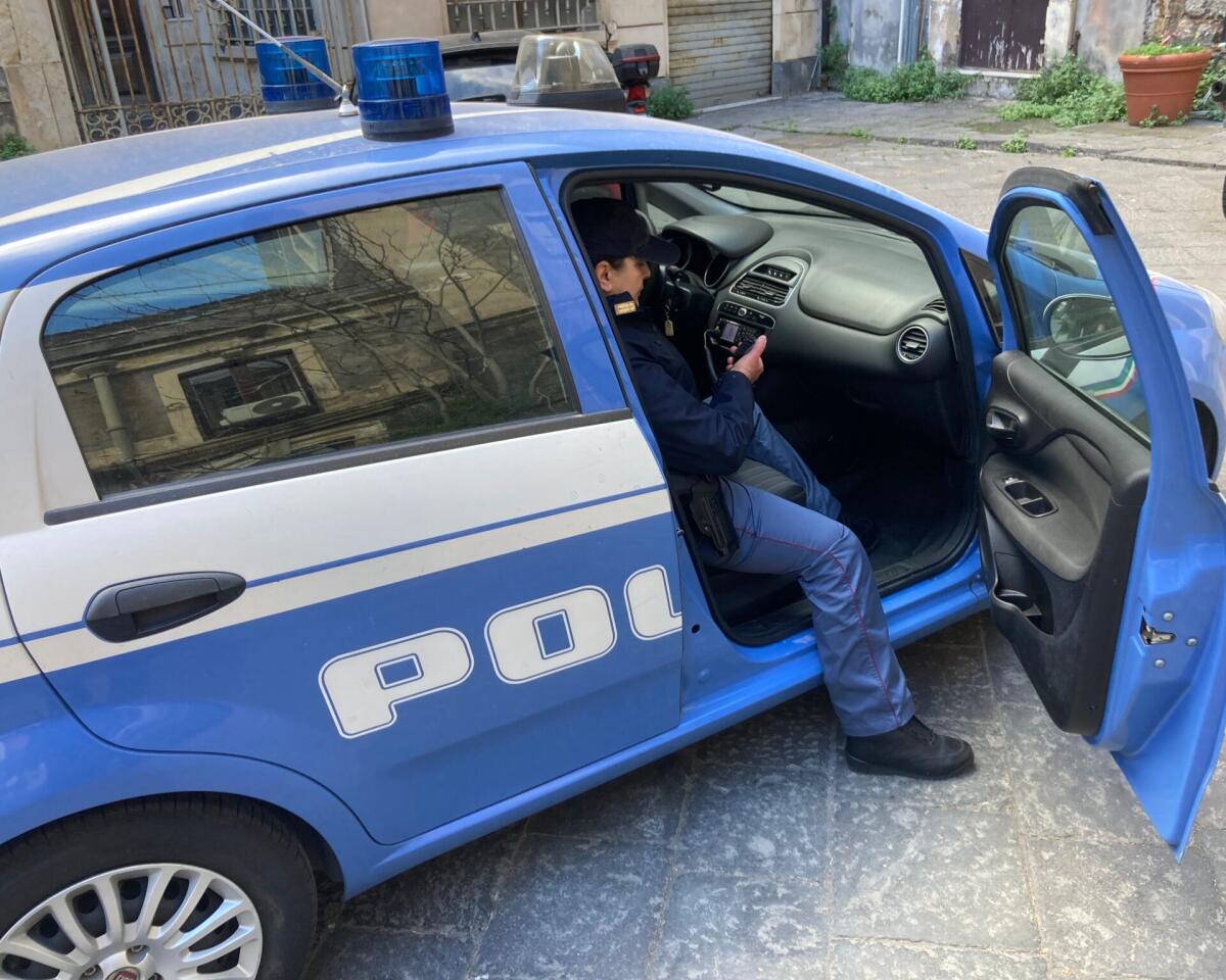 TENTANO DI RUBARE UNO SCOOTER IN PIENO GIORNO, ARRESTATI DUE 17ENNI A CATANIA - 
