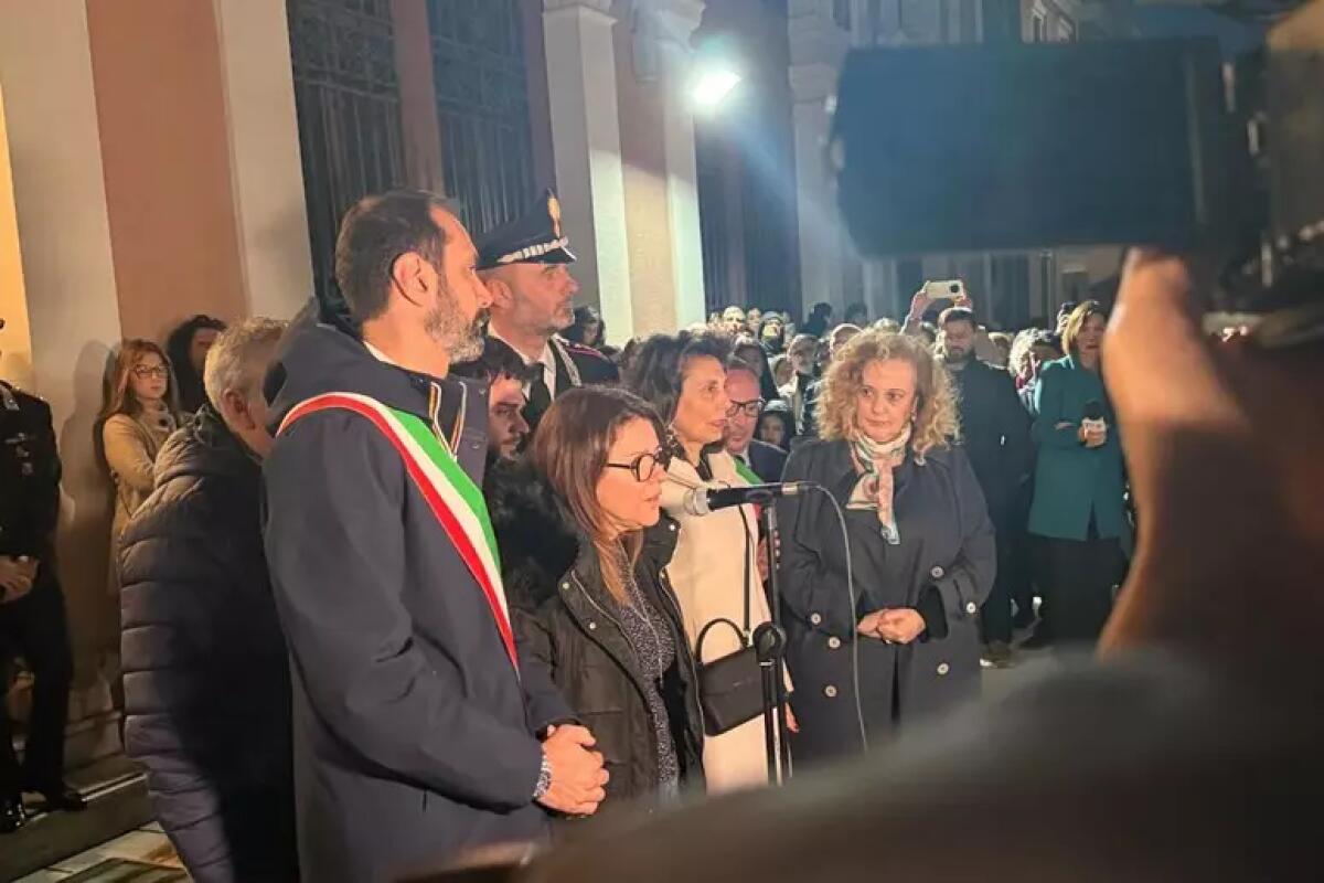 MIGLIAIA DI PERSONE IN CORTEO PER RICORDARE SARA: LA MAMMA "RINGRAZIO TUTTI GLI STUDENTI, DICO GRAZIE A NOME DI SARA" - 