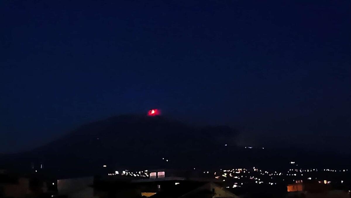 ETNA: IL TREMORE VULCANICO INIZIA A DIMINUIRE, MA IL LIVELLO DI ALLERTA RIMANE ALTO - 