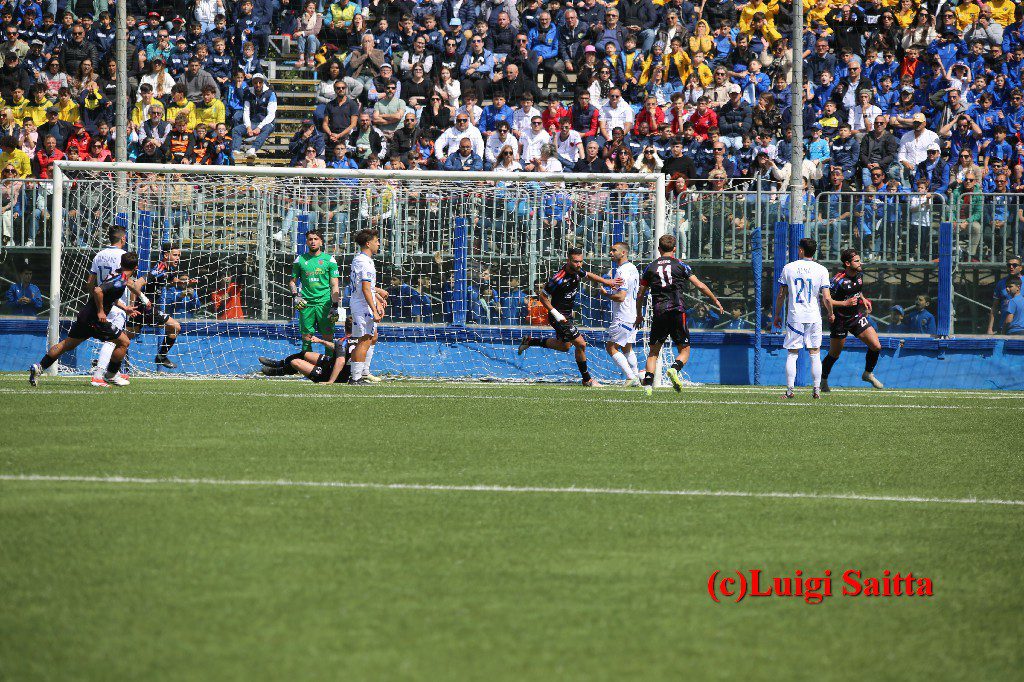 PATERNO’ CALCIO: SIRACUSA VINCE E SI AVVICINA ALLA C, PRIMO TEMPO ALLA PARI, POI IL CROLLO