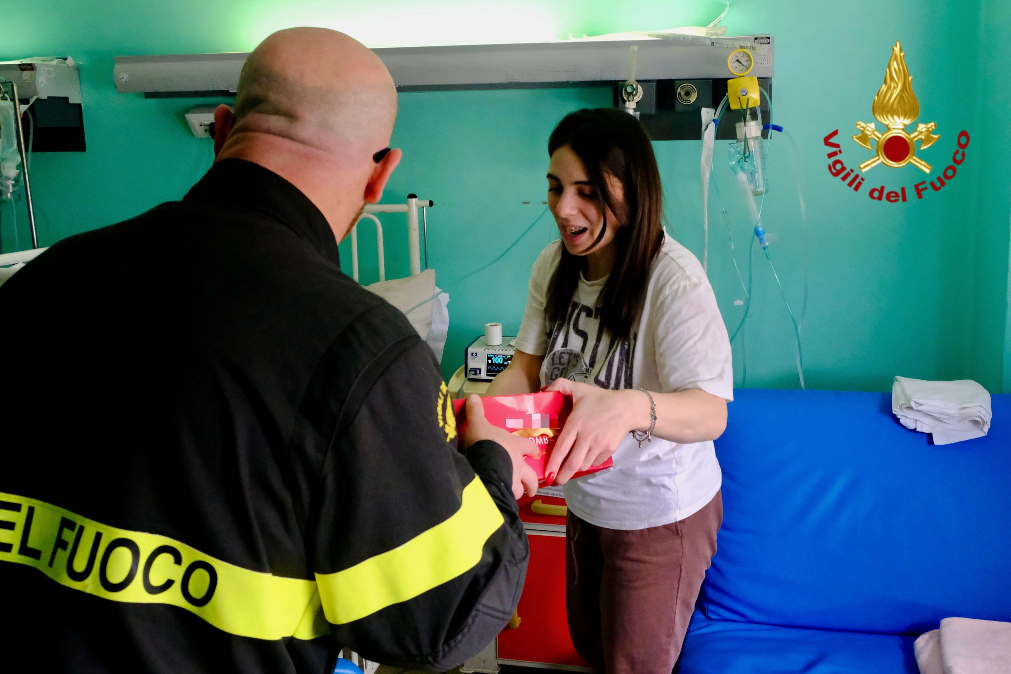 VIGILI DEL FUOCO IN VISITA ALL'OSPEDALE GARIBALDI NESIMA DI CATANIA