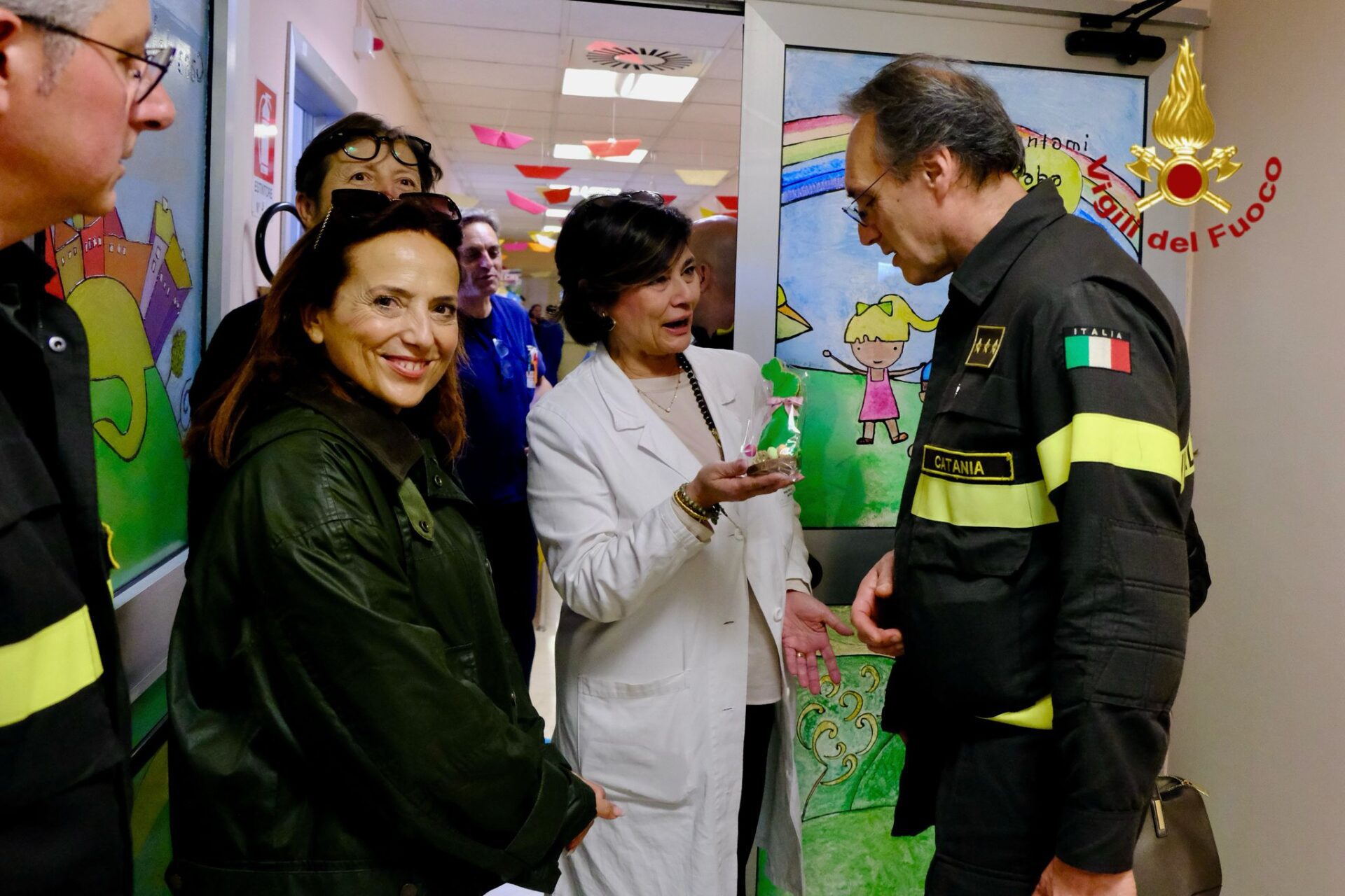 VIGILI DEL FUOCO IN VISITA ALL'OSPEDALE GARIBALDI NESIMA DI CATANIA