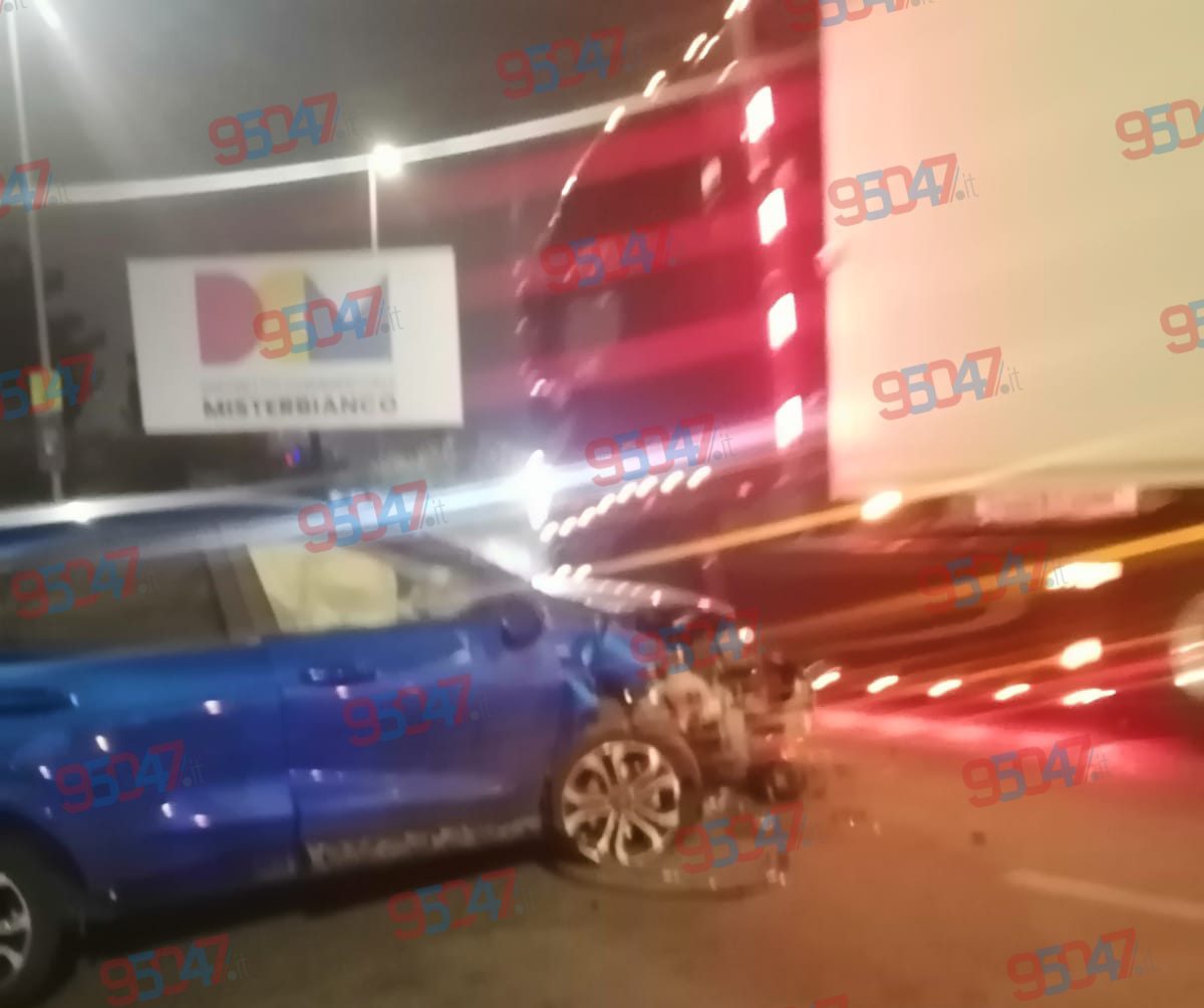 GRAVE INCIDENTE SULLA SS121 A MISTERBIANCO: AUTO FINISCE CONTRO IL MURO DELLO SVINCOLO