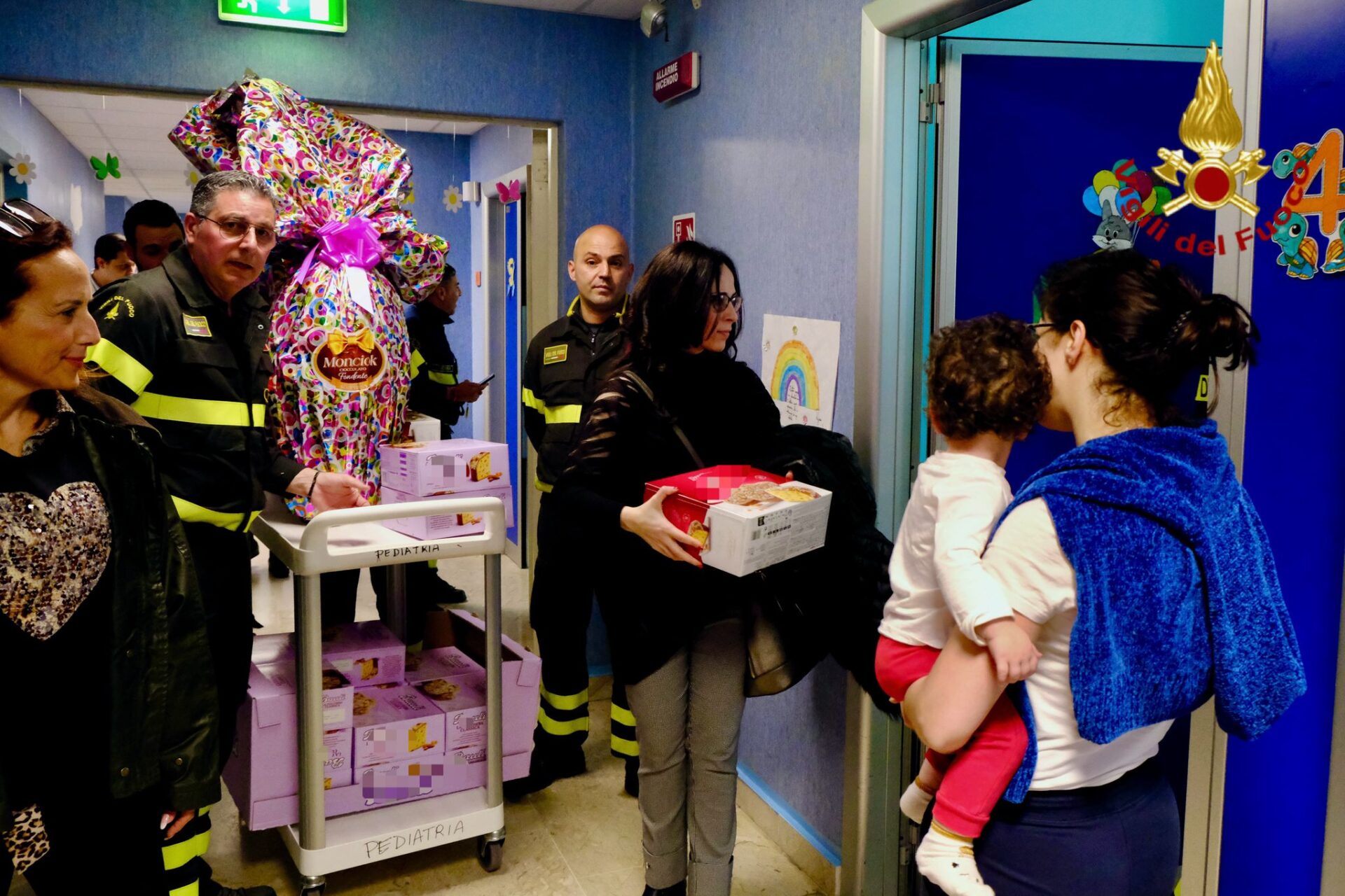 VIGILI DEL FUOCO IN VISITA ALL'OSPEDALE GARIBALDI NESIMA DI CATANIA