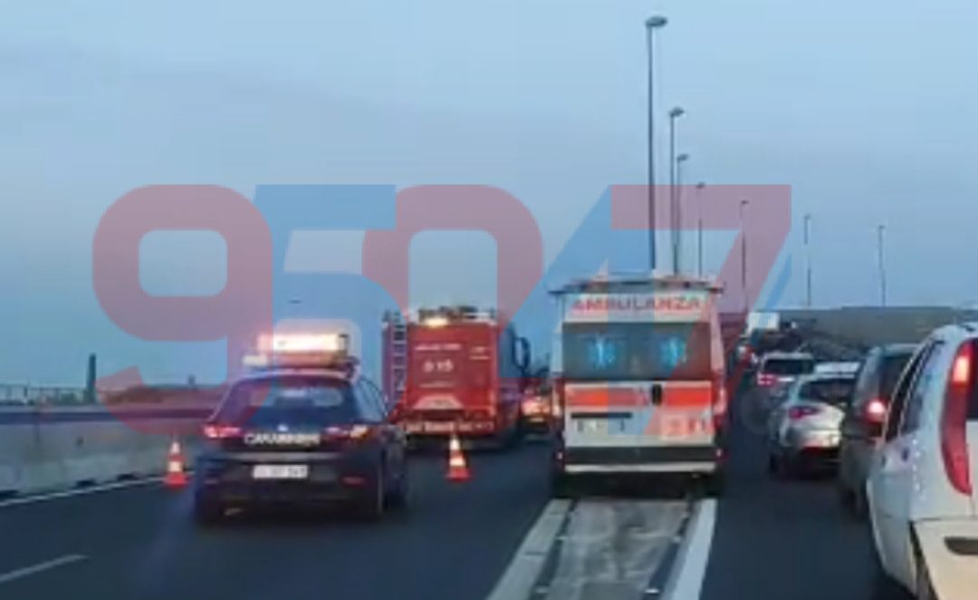 NUOVO INCIDENTE POCHI MINUTI FA SULLA SS121: AMBULANZE SUL POSTO E TRAFFICO BLOCCATO