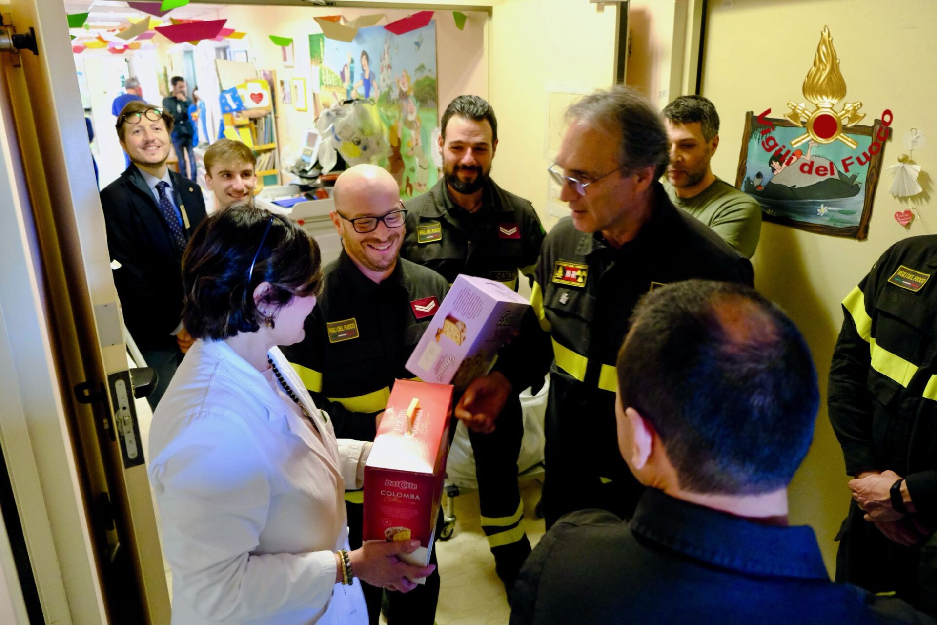 VIGILI DEL FUOCO IN VISITA ALL'OSPEDALE GARIBALDI NESIMA DI CATANIA