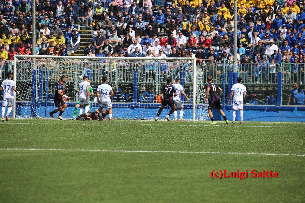 PATERNO’ CALCIO: SIRACUSA VINCE E SI AVVICINA ALLA C, PRIMO TEMPO ALLA PARI, POI IL CROLLO