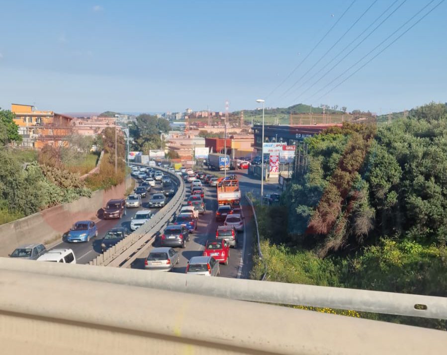 INCIDENTE SULLA SS121: TRAFFICO IN TILT VERSO CATANIA, CODE PER CHILOMETRI