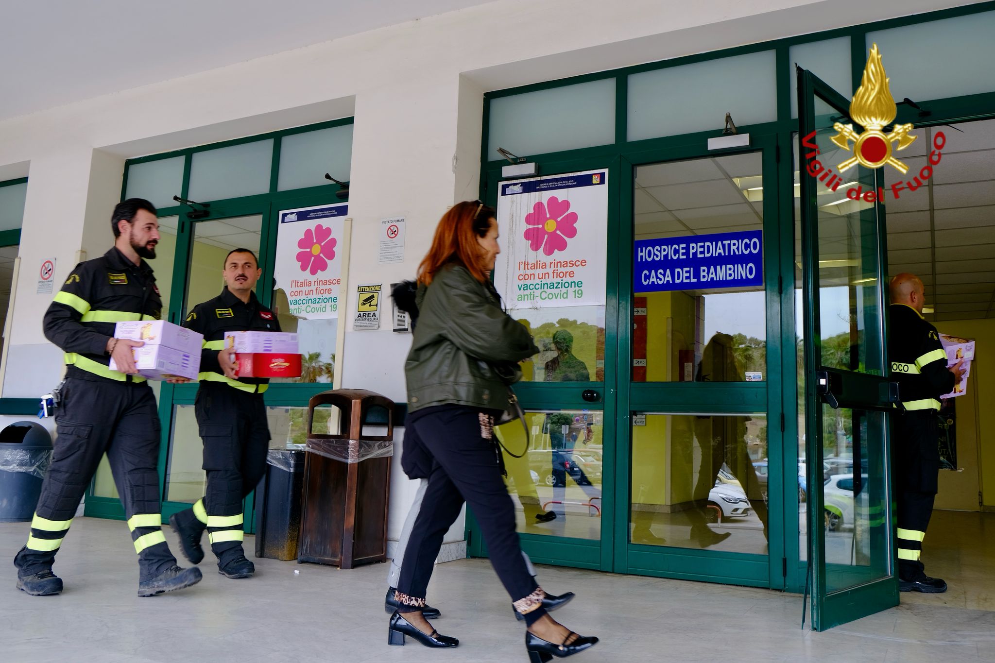 VIGILI DEL FUOCO IN VISITA ALL'OSPEDALE GARIBALDI NESIMA DI CATANIA