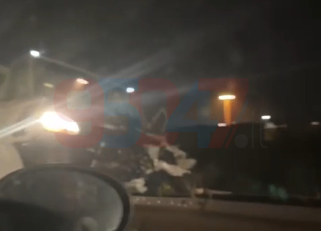 VALCORRENTE, GRAVE INCIDENTE NEI PRESSI DELL’EX PASSAGGIO A LIVELLO: FURGONE CONTRO IL GUARDRAIL, ILLESO IL CONDUCENTE