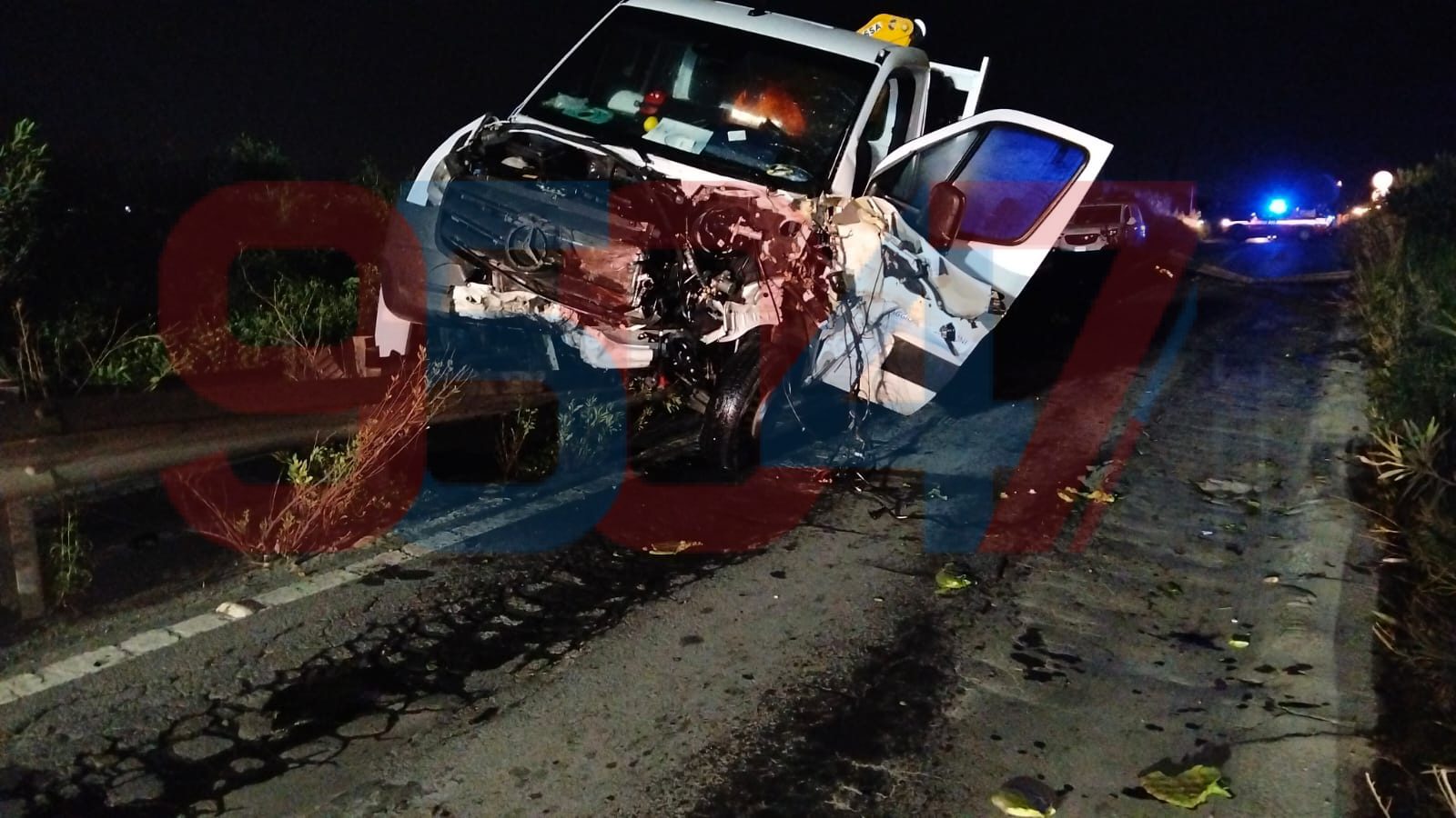 VALCORRENTE, GRAVE INCIDENTE NEI PRESSI DELL’EX PASSAGGIO A LIVELLO: FURGONE CONTRO IL GUARDRAIL, ILLESO IL CONDUCENTE