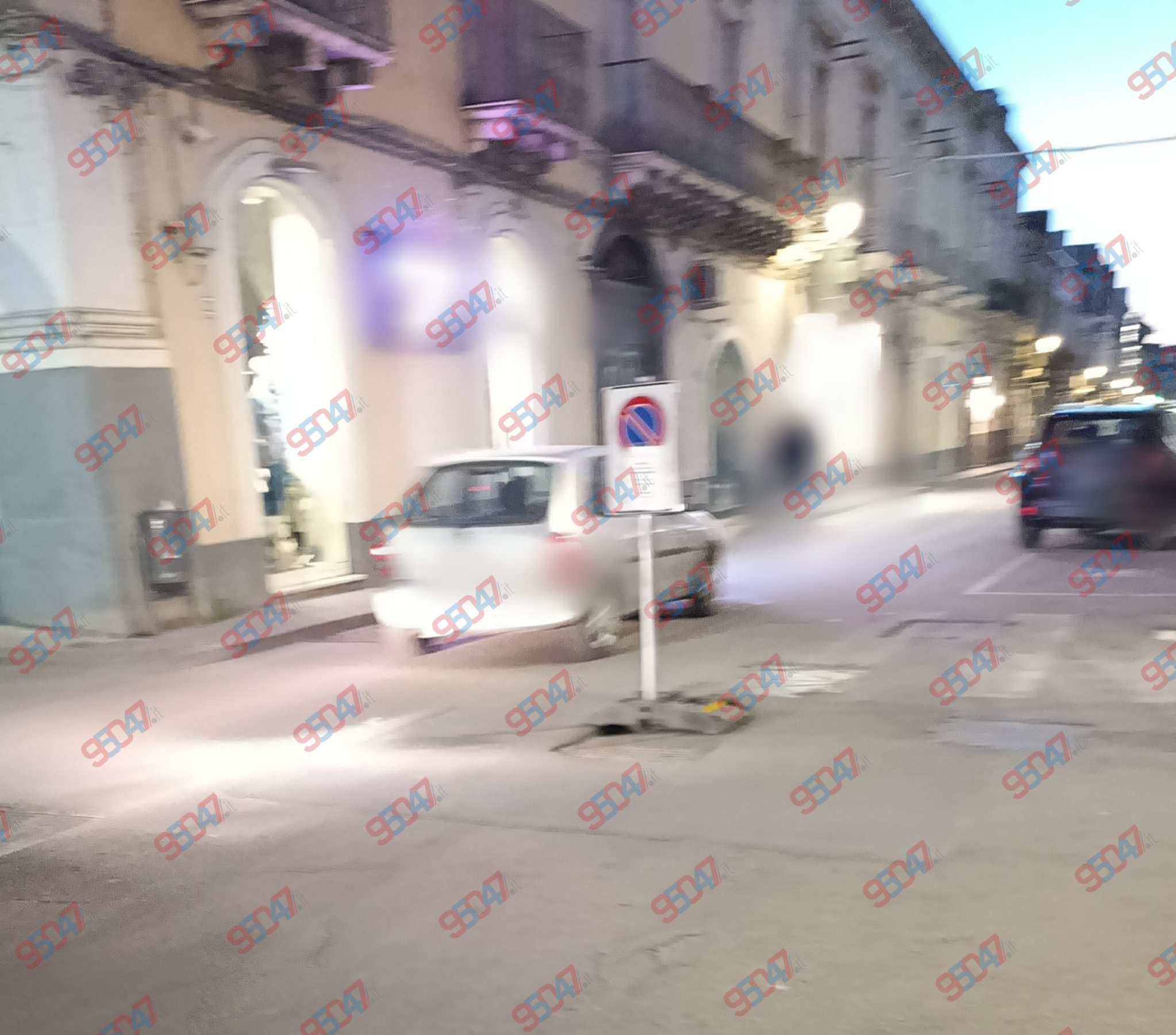 LA SEGNALAZIONE DEI NOSTRI LETTORI: ATTENZIONE PERICOLO SULLA CARREGGIATA IN VIA VITTORIO EMANUELE