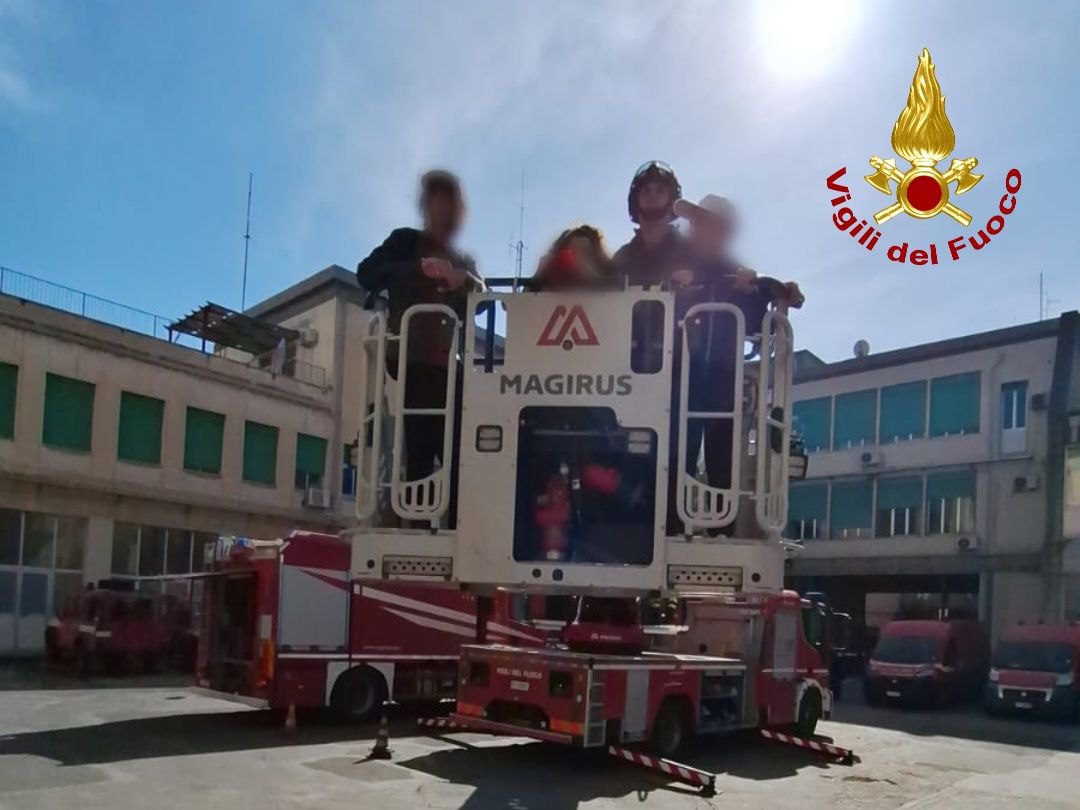 UN INCONTRO SPECIALE: I VIGILI DEL FUOCO DI CATANIA CON I BAMBINI AUTISTICI DELL’ASSOCIAZIONE 20 NOVEMBRE 1989