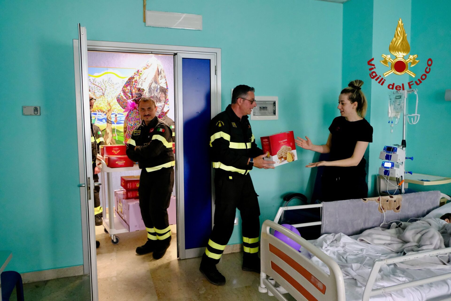 VIGILI DEL FUOCO IN VISITA ALL'OSPEDALE GARIBALDI NESIMA DI CATANIA