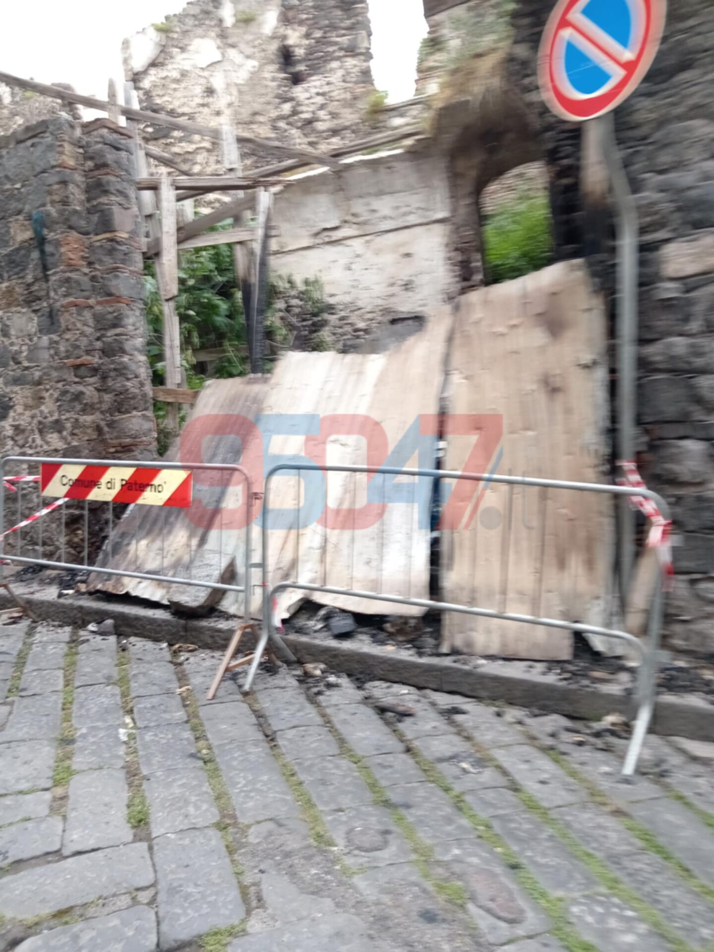 PATERNO', INCENDIO IN UN PANIFICIO E IN UNA CASA DISABITATA: INTERVENTI RAPIDI DEI VIGILI DEL FUOCO