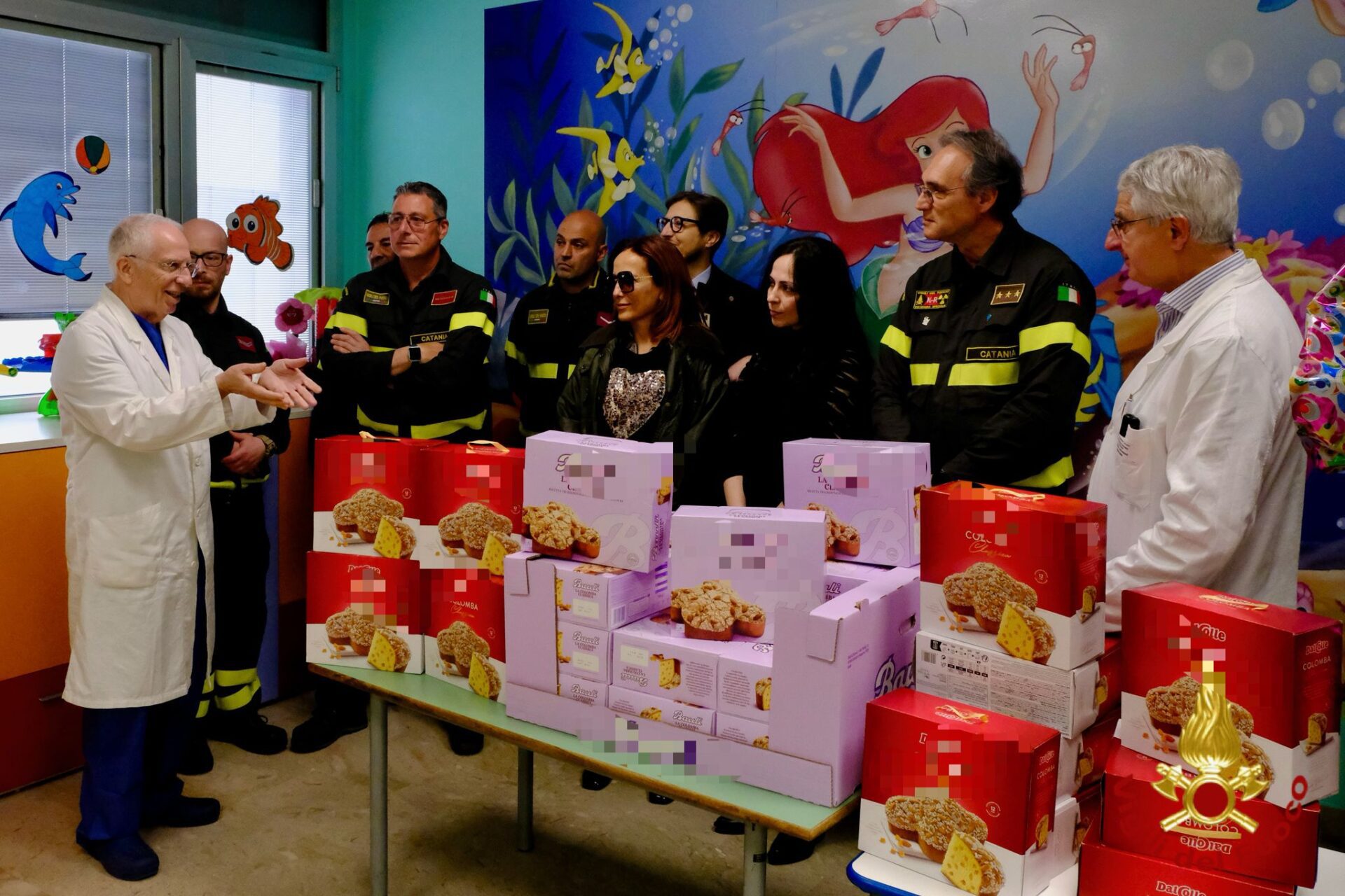 VIGILI DEL FUOCO IN VISITA ALL'OSPEDALE GARIBALDI NESIMA DI CATANIA